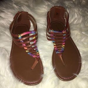 Brown sandals with colorful twisty design